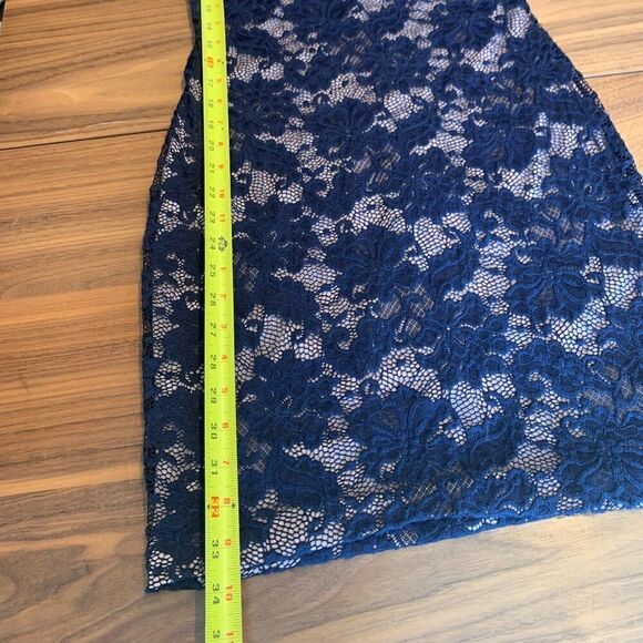 Dress, Guess, all stretch lace, navy over nude, sz 6, knee length, EUC - Picture 10 of 16